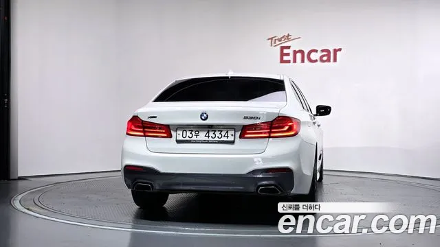 BMW 5-Series 2018 thumb 4