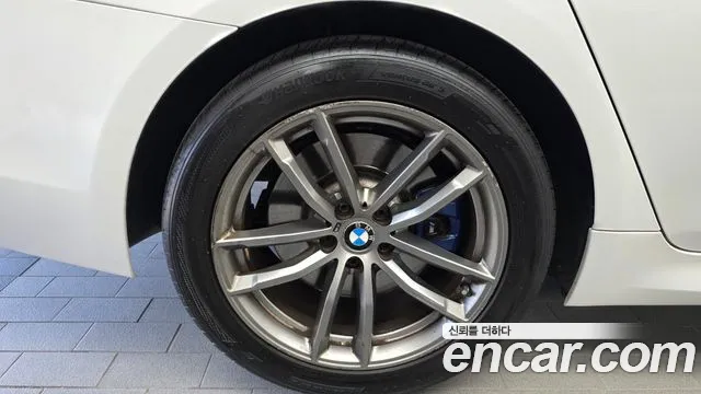 BMW 5-Series 2018 thumb 5