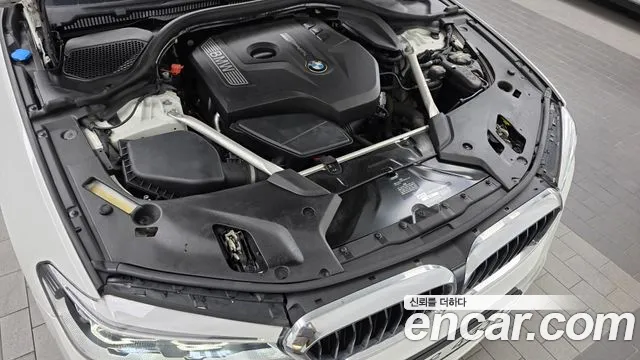 BMW 5-Series 2018 thumb 6