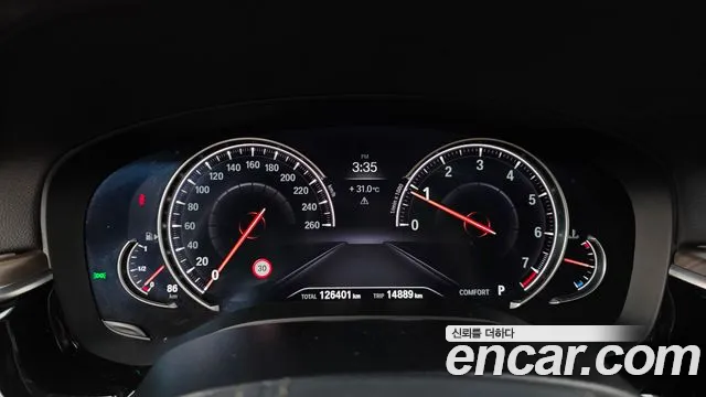 BMW 5-Series 2018 thumb 8