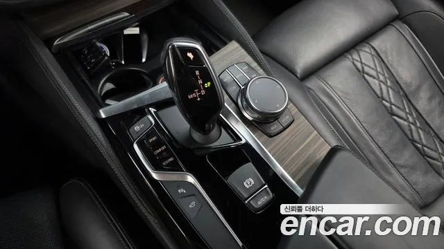 BMW 5-Series 2018 thumb 9
