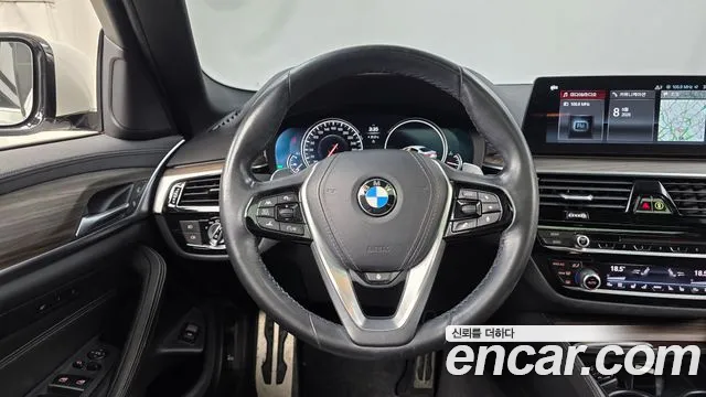 BMW 5-Series 2018 thumb 12