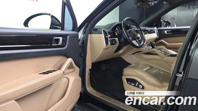 Porsche Cayenne 2020 thumb 9