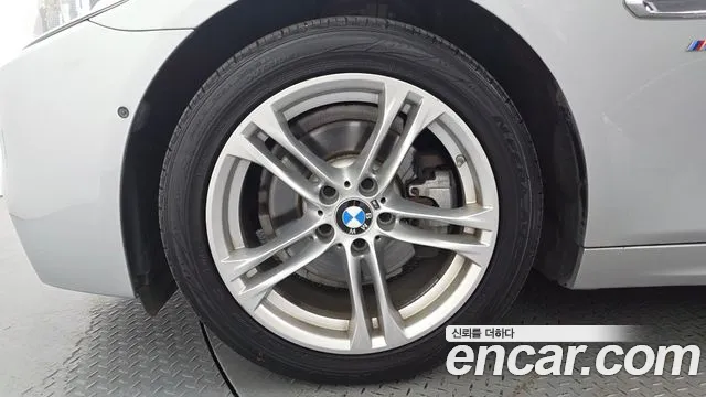 BMW 5-Series 2016 thumb 5