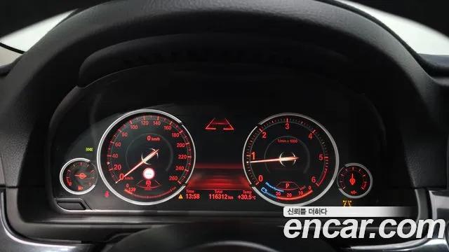 BMW 5-Series 2016 thumb 8