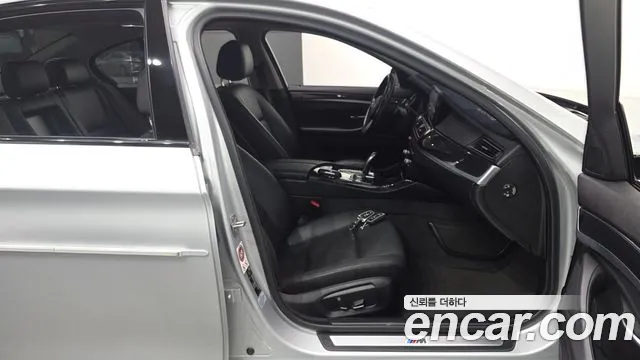 BMW 5-Series 2016 thumb 10