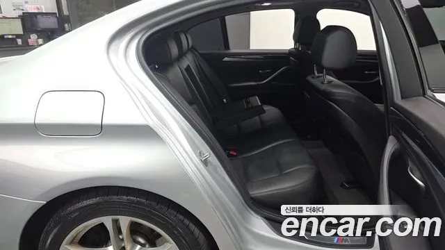 BMW 5-Series 2016 thumb 12