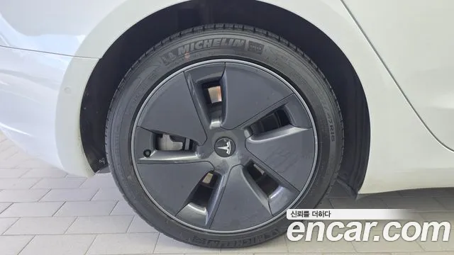 Tesla Model 3 2022 thumb 5