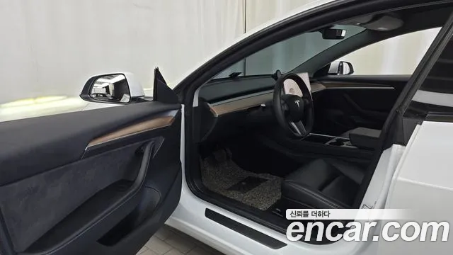 Tesla Model 3 2022 thumb 10
