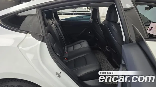 Tesla Model 3 2022 thumb 11