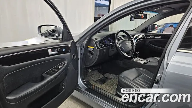 Hyundai Genesis 2013 thumb 10