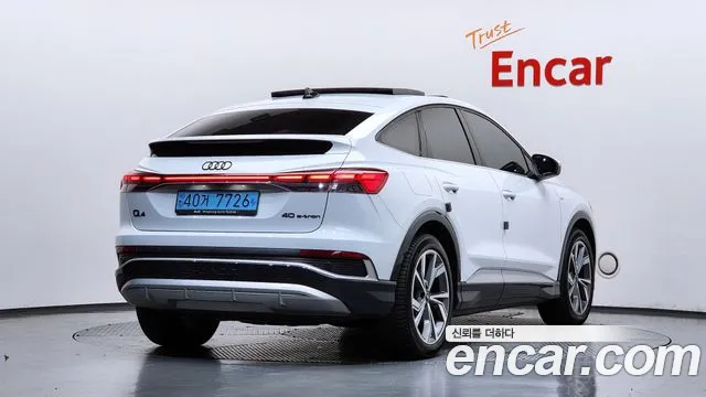 Audi Q4 e-tron 2023 thumb 2