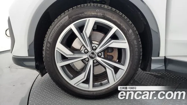 Audi Q4 e-tron 2023 thumb 5