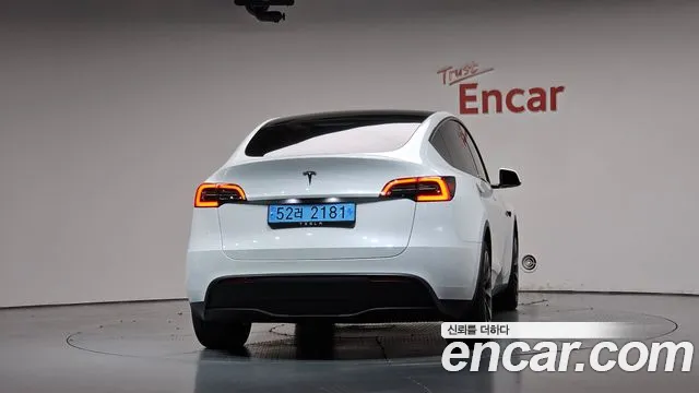 Tesla Model Y 2024 thumb 3
