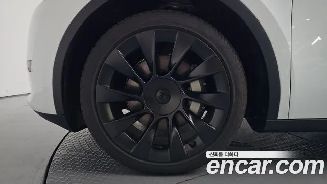 Tesla Model Y 2024 thumb 4