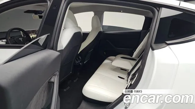 Tesla Model Y 2024 thumb 10