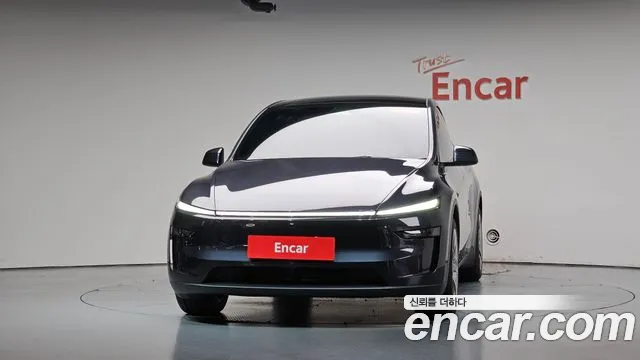 Tesla Model Y 2026 thumb 2