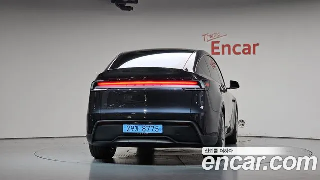 Tesla Model Y 2026 thumb 3