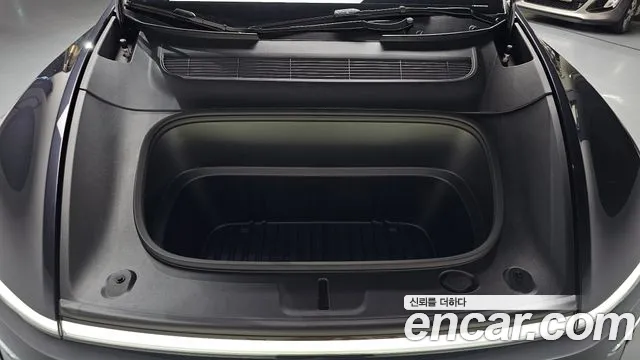 Tesla Model Y 2026 thumb 5