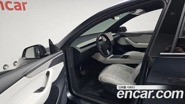 Tesla Model Y 2026 thumb 9