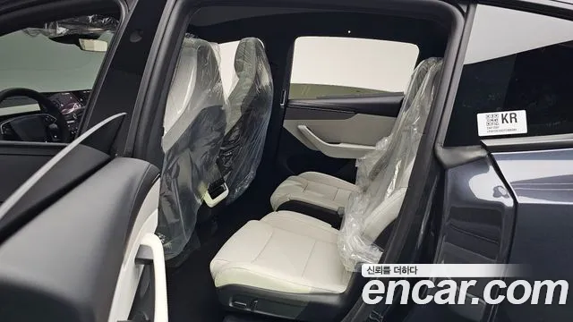 Tesla Model Y 2026 thumb 10