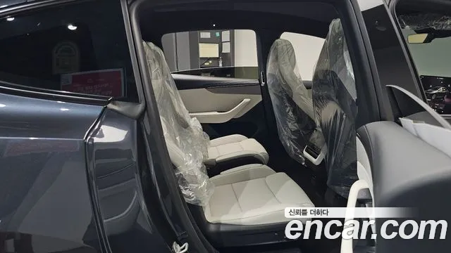 Tesla Model Y 2026 thumb 11