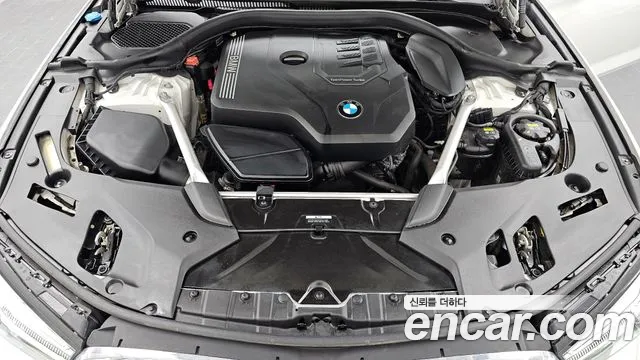 BMW 5-Series 2022 thumb 6