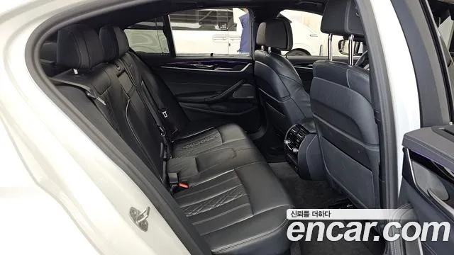 BMW 5-Series 2022 thumb 12