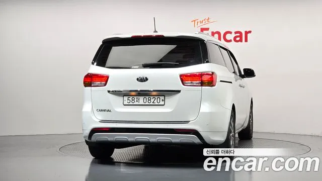 Kia Carnival 2016 thumb 4