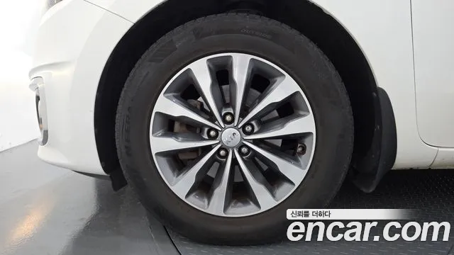 Kia Carnival 2016 thumb 5