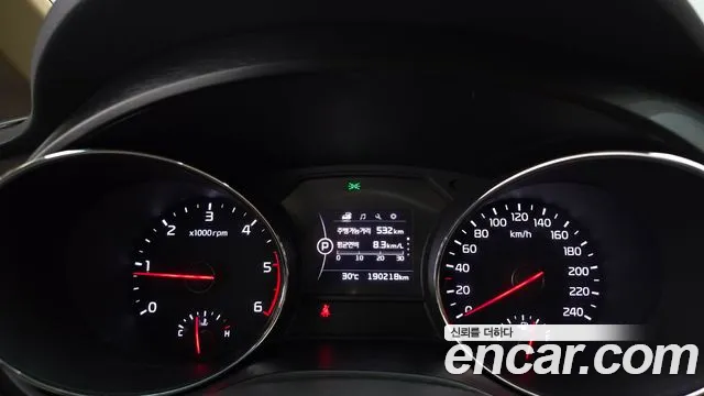 Kia Carnival 2016 thumb 8