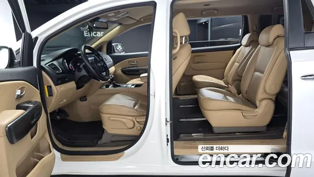 Kia Carnival 2016 thumb 11