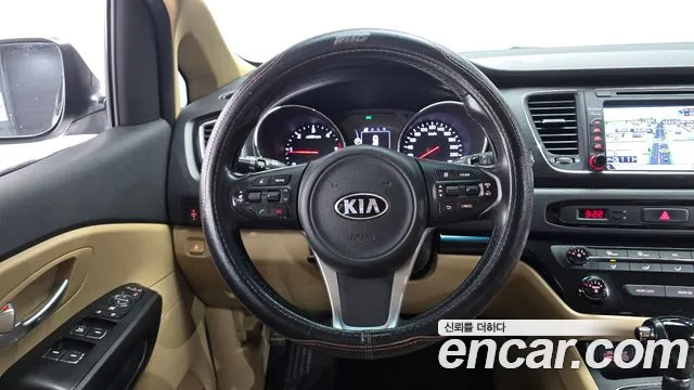 Kia Carnival 2016 thumb 12
