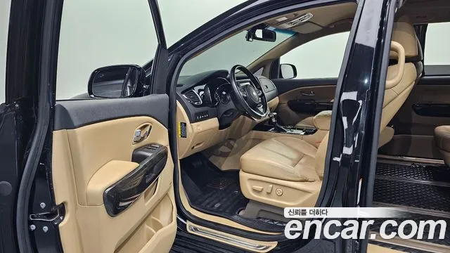 Kia Carnival 2018 thumb 10