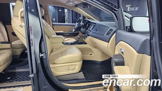 Kia Carnival 2018 thumb 11