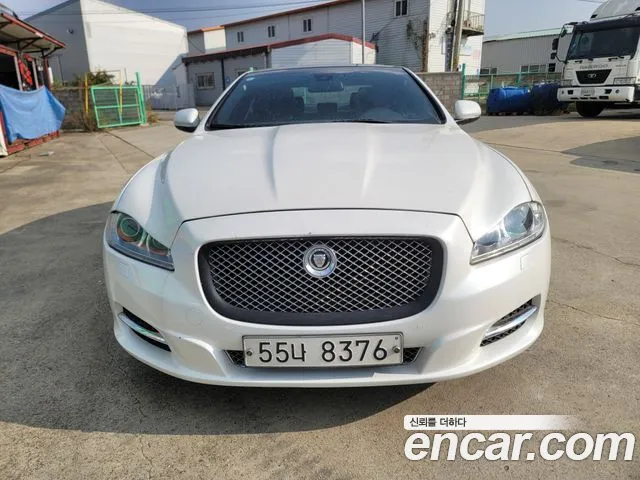 Jaguar XJ 2010 thumb 2