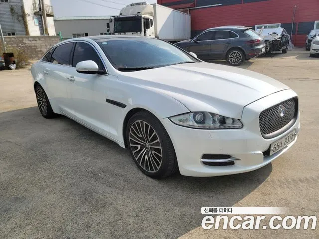 Jaguar XJ 2010 thumb 3