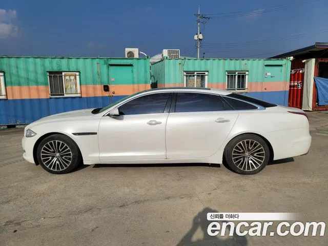 Jaguar XJ 2010 thumb 4