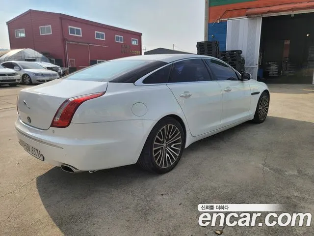 Jaguar XJ 2010 thumb 6