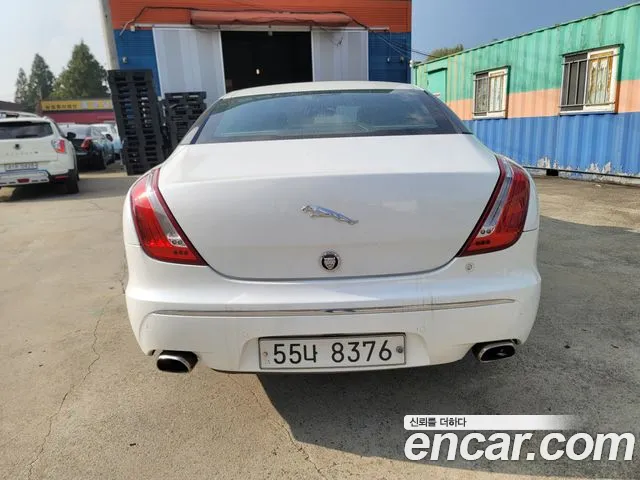 Jaguar XJ 2010 thumb 7