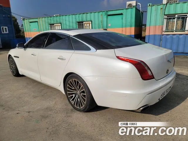 Jaguar XJ 2010 thumb 8