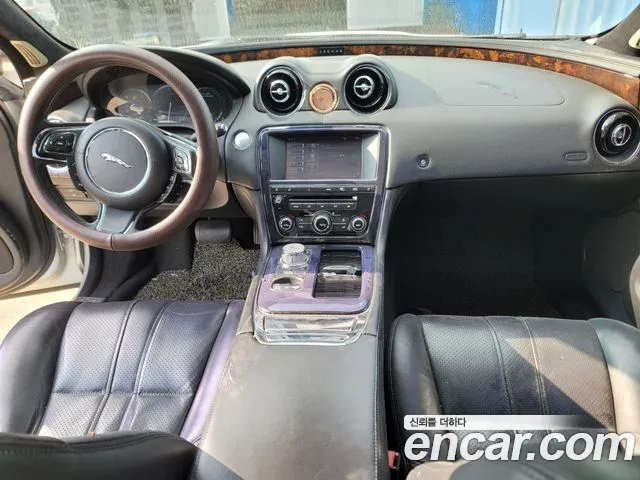 Jaguar XJ 2010 thumb 9