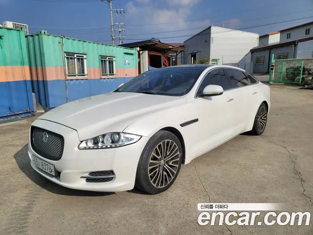 Jaguar XJ 2010 thumb 11
