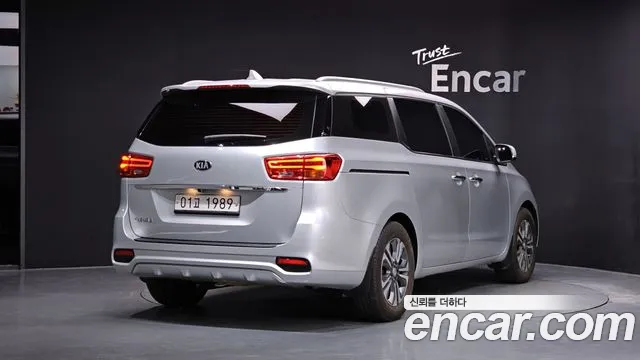 Kia Carnival 2019 thumb 2