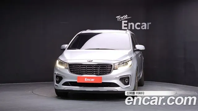 Kia Carnival 2019 thumb 3