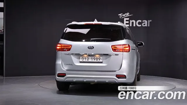 Kia Carnival 2019 thumb 4