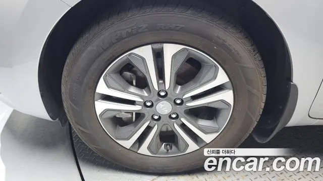 Kia Carnival 2019 thumb 5