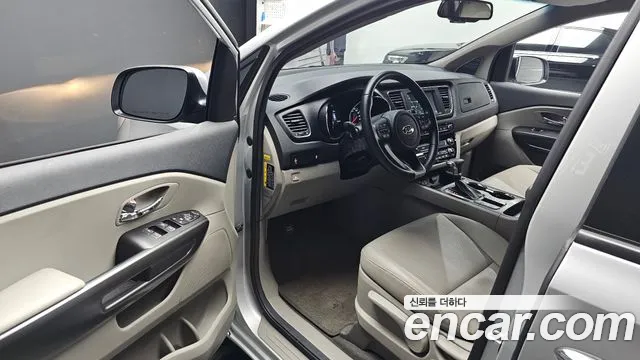 Kia Carnival 2019 thumb 10