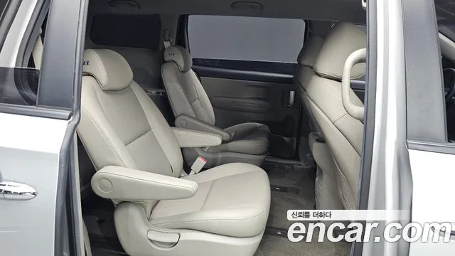 Kia Carnival 2019 thumb 11