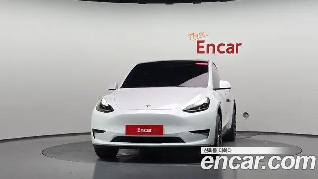 Tesla Model Y 2025 thumb 2